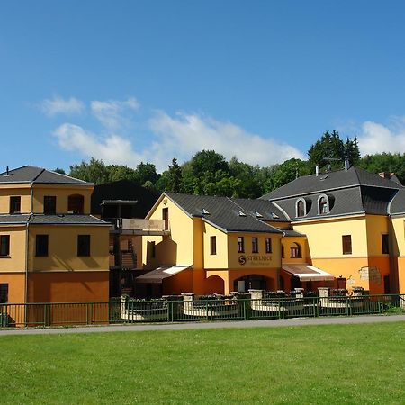 Hotel Strelnice Teplice nad Metují Екстериор снимка