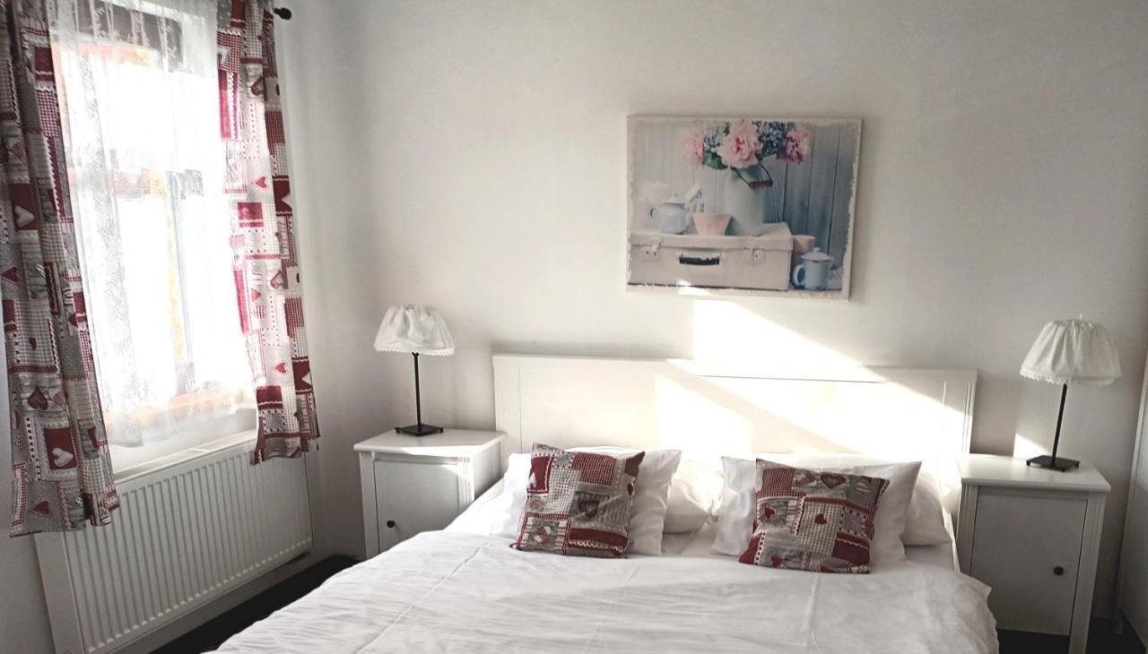 Hotel Strelnice Teplice nad Metují Екстериор снимка