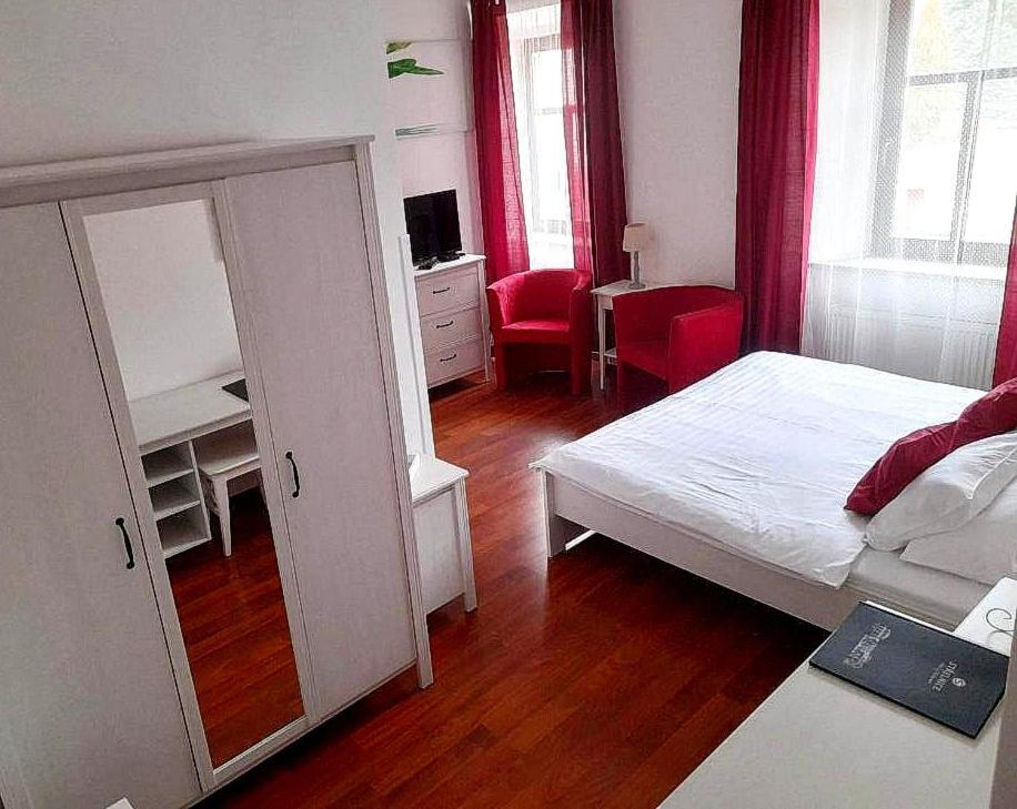 Hotel Strelnice Teplice nad Metují Екстериор снимка