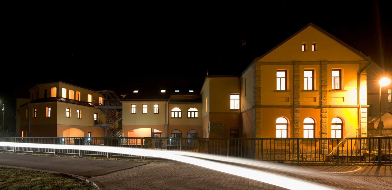 Hotel Strelnice Teplice nad Metují Екстериор снимка