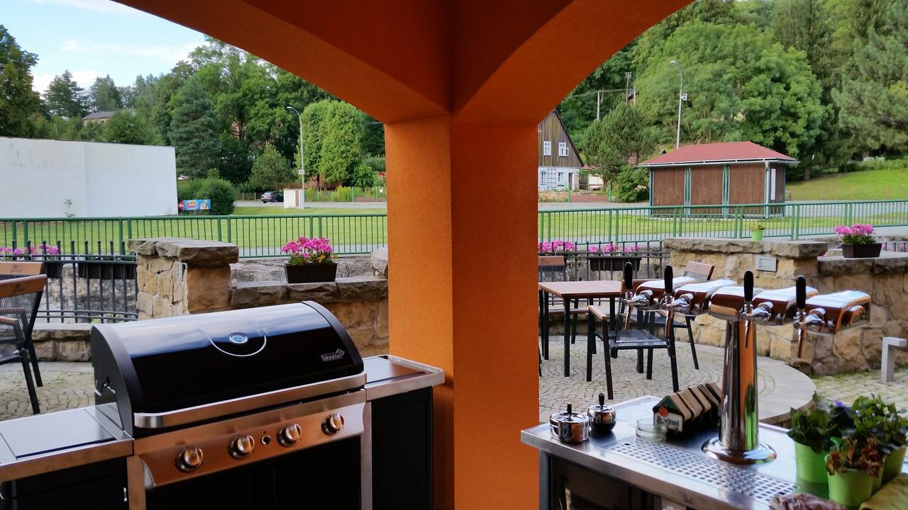 Hotel Strelnice Teplice nad Metují Екстериор снимка