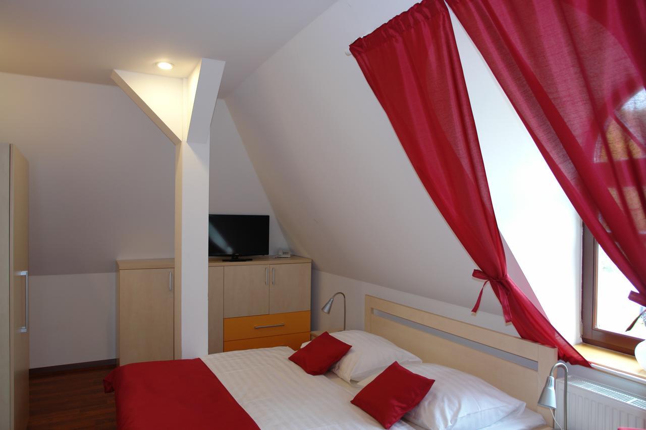 Hotel Strelnice Teplice nad Metují Екстериор снимка