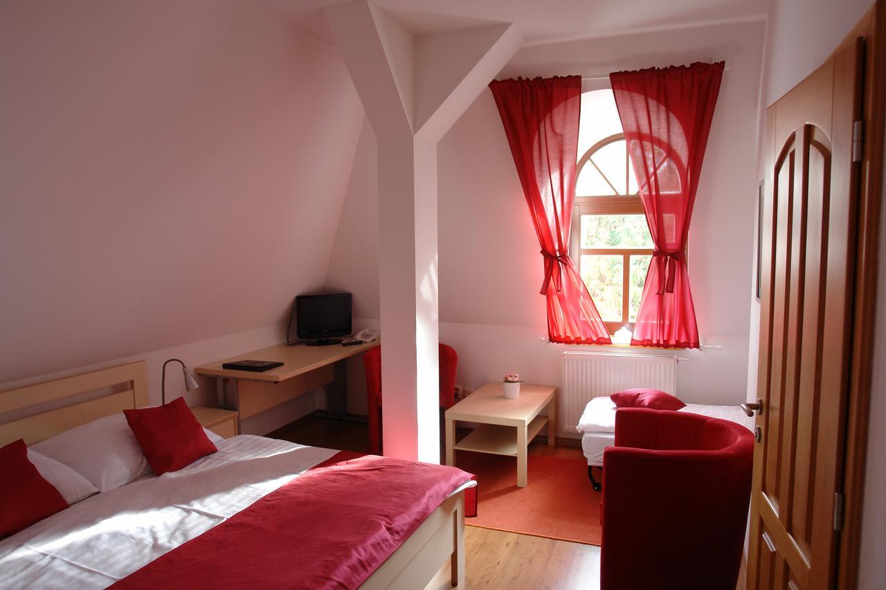 Hotel Strelnice Teplice nad Metují Екстериор снимка