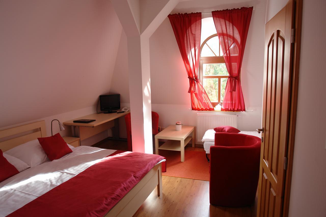 Hotel Strelnice Teplice nad Metují Екстериор снимка