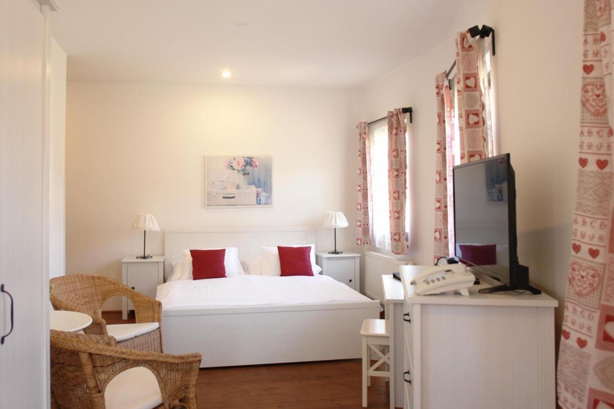 Hotel Strelnice Teplice nad Metují Екстериор снимка